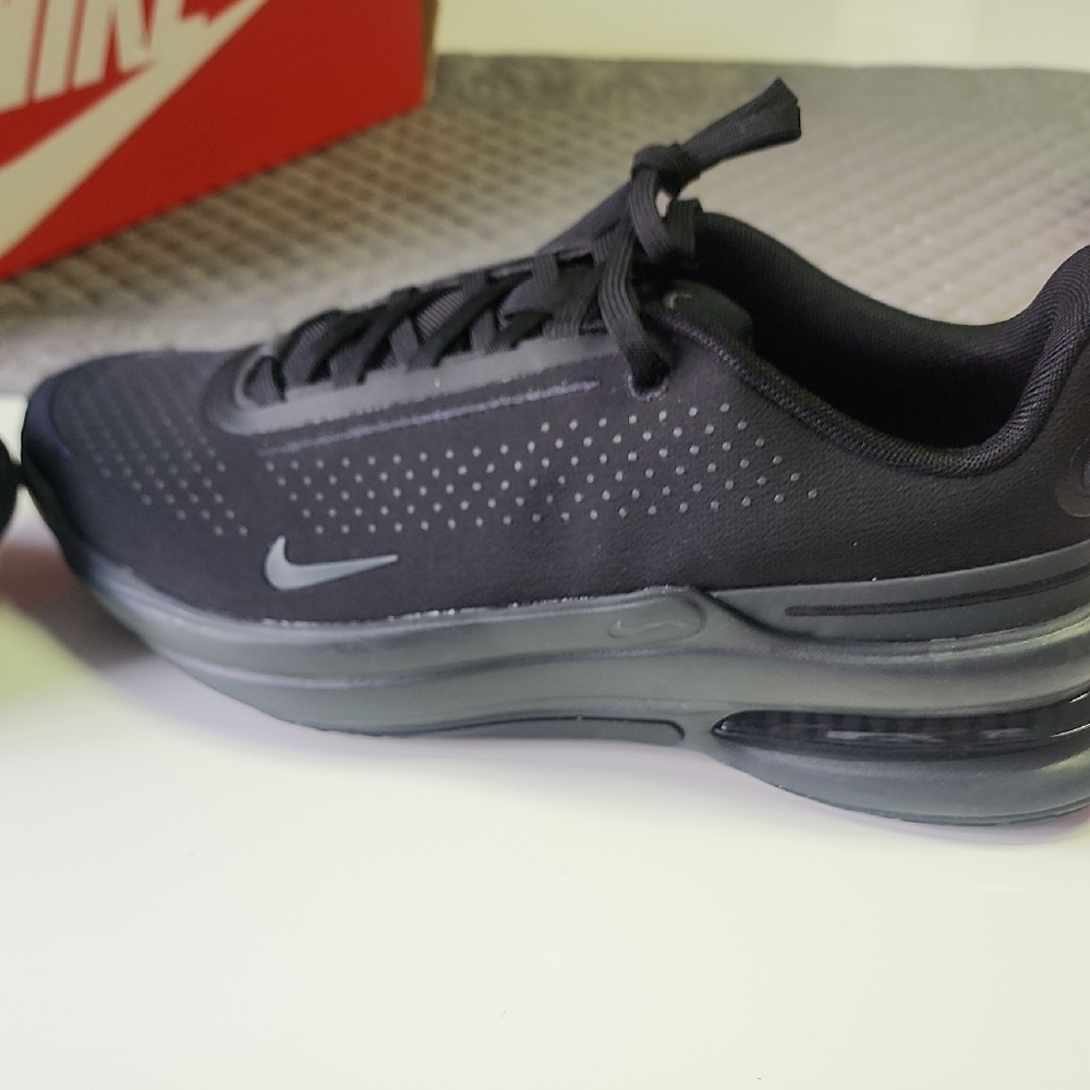 NIKE AIR ZOOM UPTURN SC